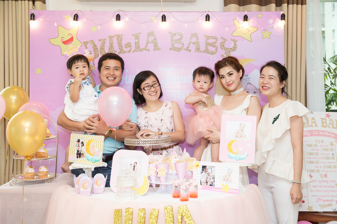 Á Hậu Diễm Trang tổ chức sinh nhật cho bé tại nhà