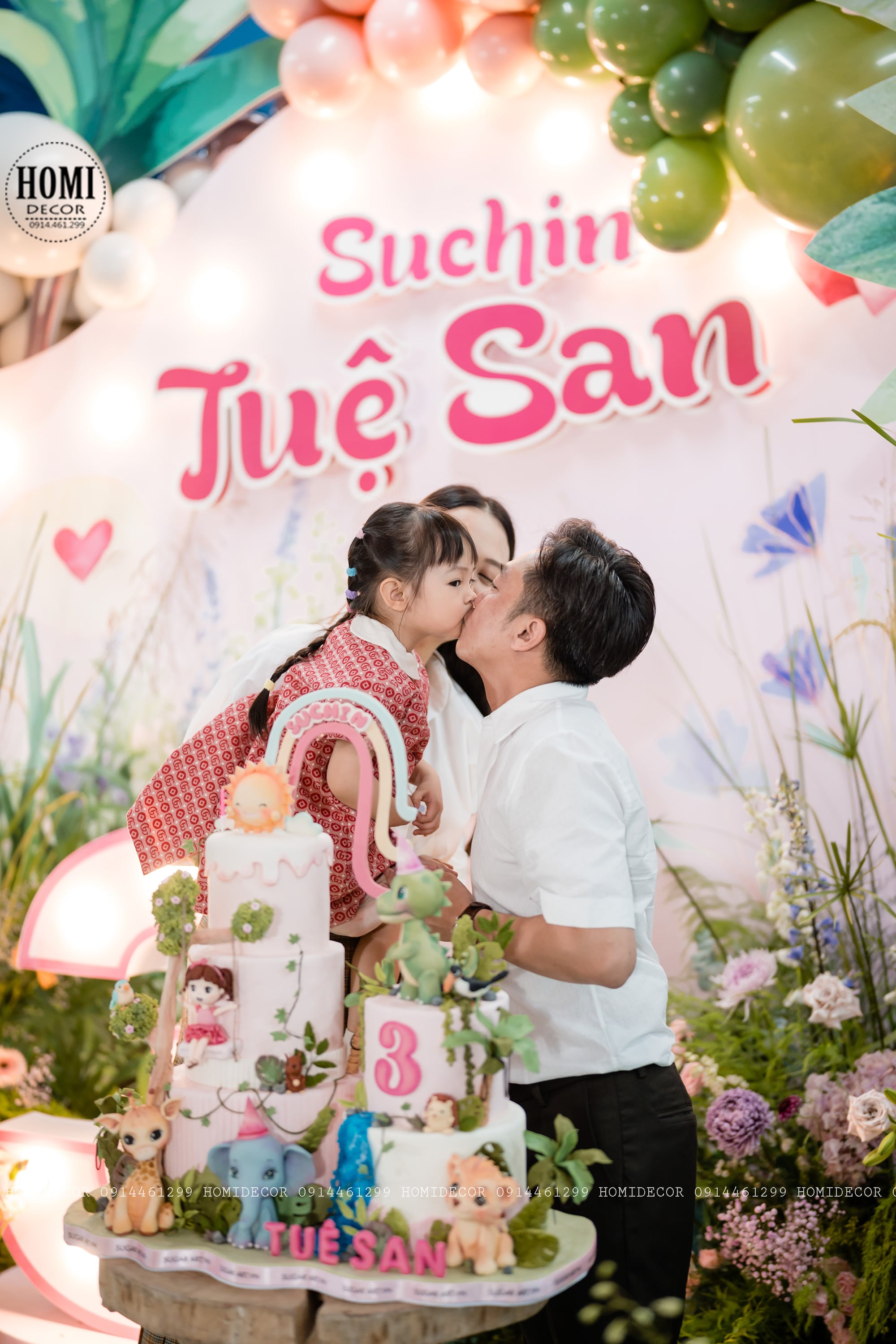 Ba Cường Đô La và mẹ Đàm Thu Trang tổ chức tiệc sinh nhật cho bé Suchin chủ đề khu vườn thơ mộng